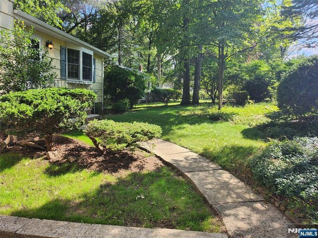 3 Arrowhead Road, Park Ridge, NJ 07656