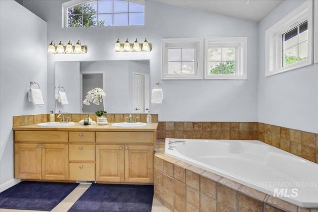 1354 E Nest View Ct, Eagle, ID 83616