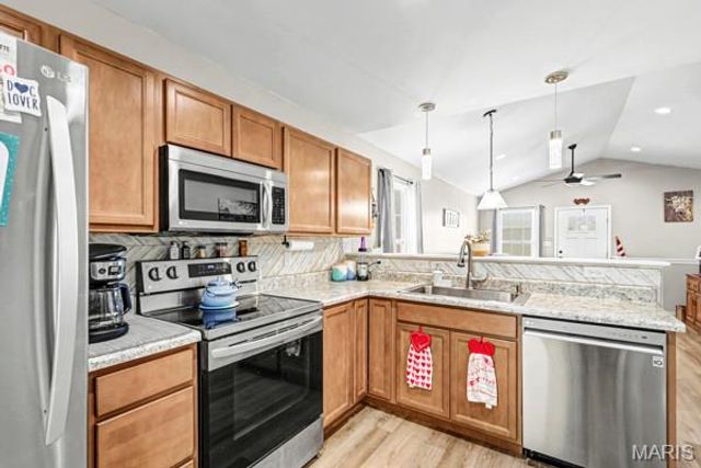 137 Calvey Brook Drive, Robertsville, MO 63072