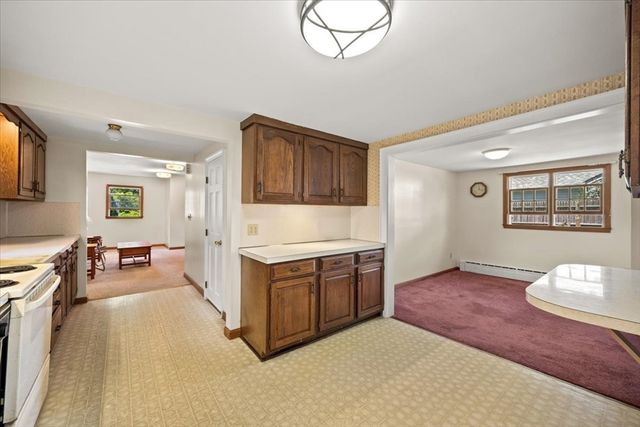 47 Little Rock Ave, Falmouth, MA 02540