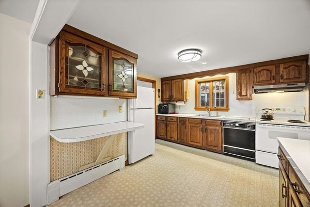 47 Little Rock Ave, Falmouth, MA 02540