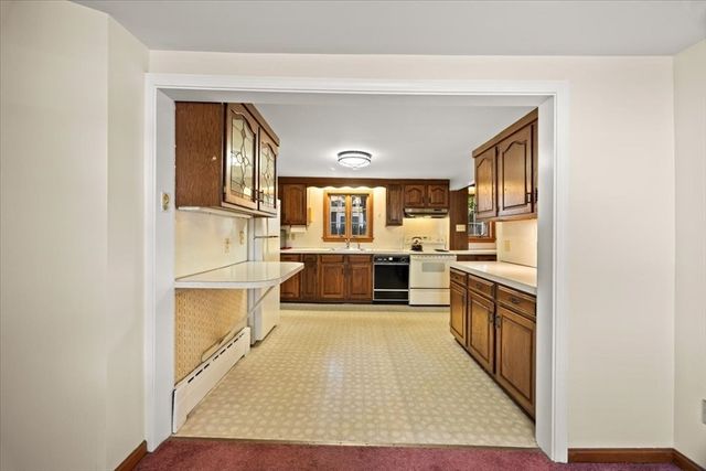 47 Little Rock Ave, Falmouth, MA 02540
