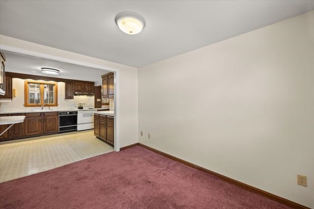 47 Little Rock Ave, Falmouth, MA 02540