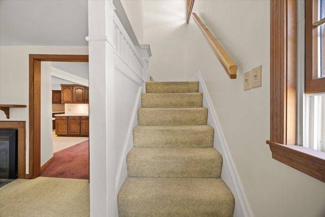 47 Little Rock Ave, Falmouth, MA 02540