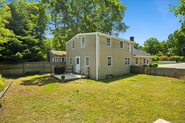 47 Little Rock Ave, Falmouth, MA 02540