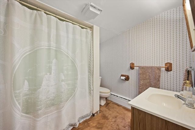 47 Little Rock Ave, Falmouth, MA 02540