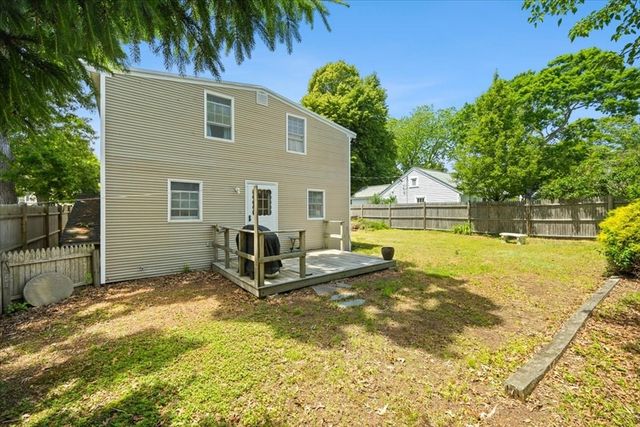 47 Little Rock Ave, Falmouth, MA 02540