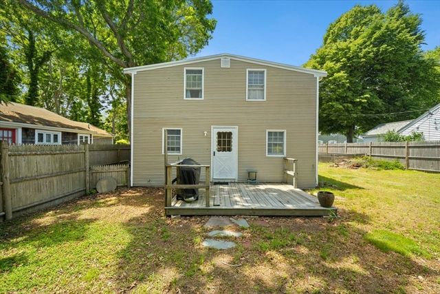 47 Little Rock Ave, Falmouth, MA 02540