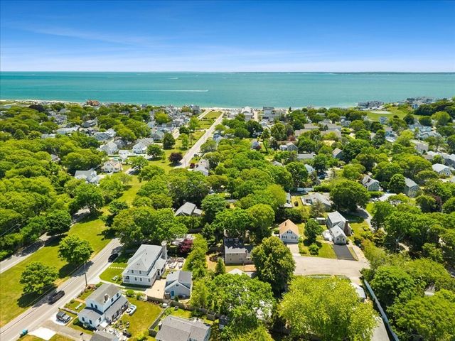47 Little Rock Ave, Falmouth, MA 02540