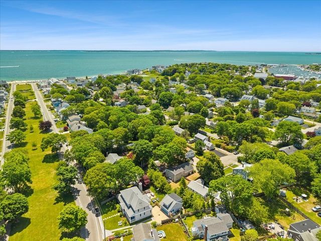47 Little Rock Ave, Falmouth, MA 02540