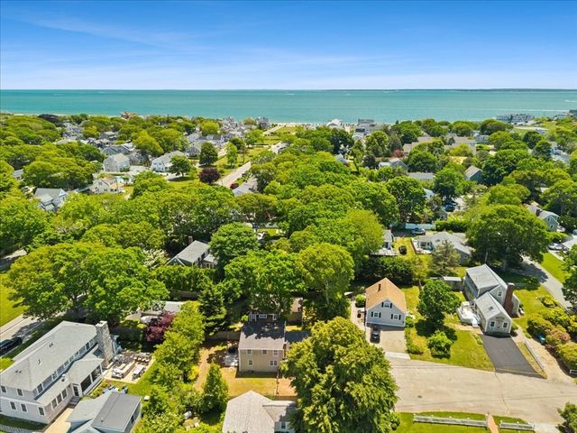 47 Little Rock Ave, Falmouth, MA 02540