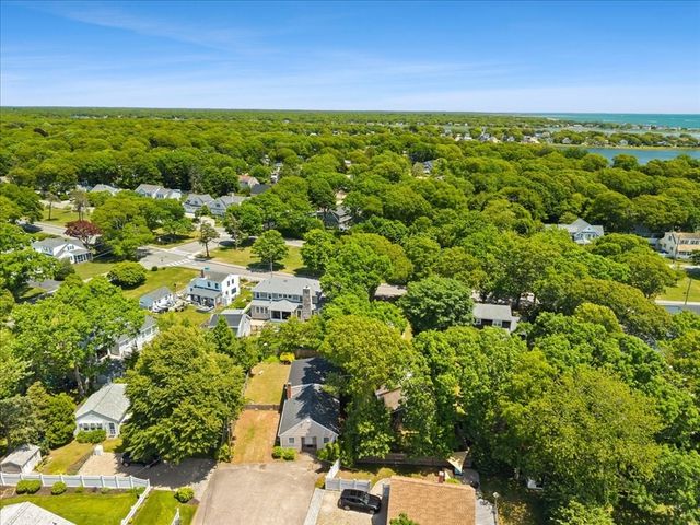 47 Little Rock Ave, Falmouth, MA 02540
