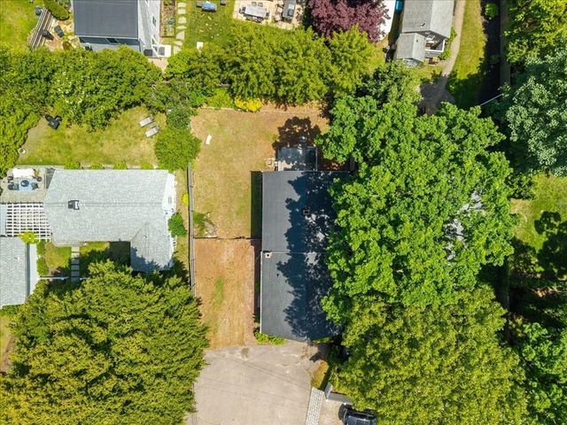 47 Little Rock Ave, Falmouth, MA 02540