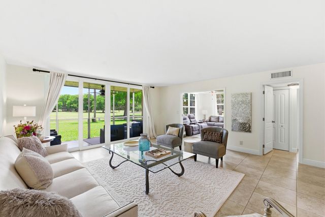 3800 Oaks Clubhouse Drive 106, Pompano Beach, FL 33069