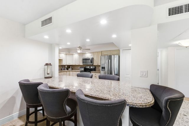 3800 Oaks Clubhouse Drive 106, Pompano Beach, FL 33069