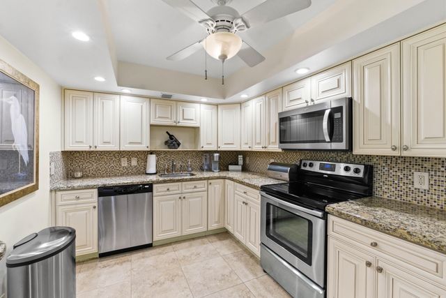 3800 Oaks Clubhouse Drive 106, Pompano Beach, FL 33069