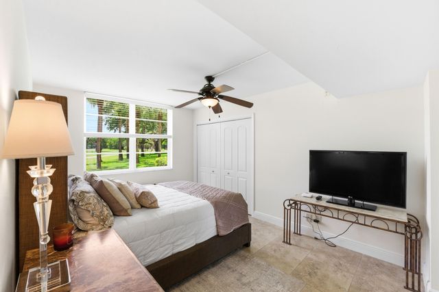 3800 Oaks Clubhouse Drive 106, Pompano Beach, FL 33069