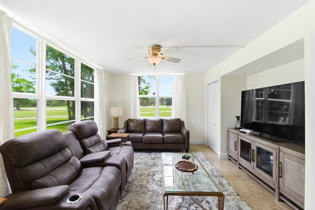 3800 Oaks Clubhouse Drive 106, Pompano Beach, FL 33069