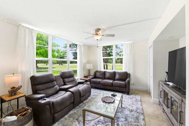 3800 Oaks Clubhouse Drive 106, Pompano Beach, FL 33069