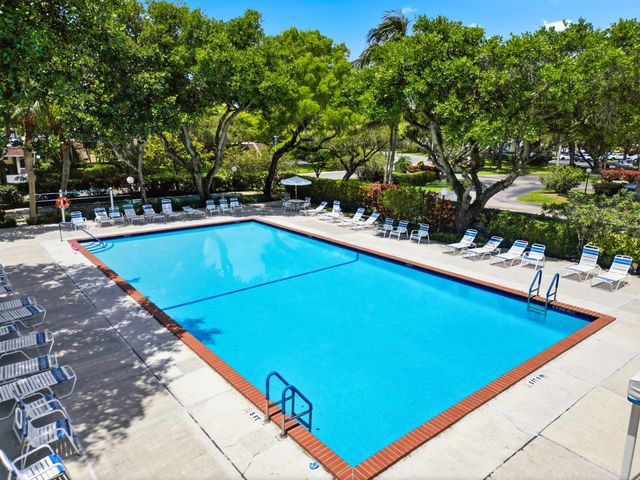 3800 Oaks Clubhouse Drive 106, Pompano Beach, FL 33069