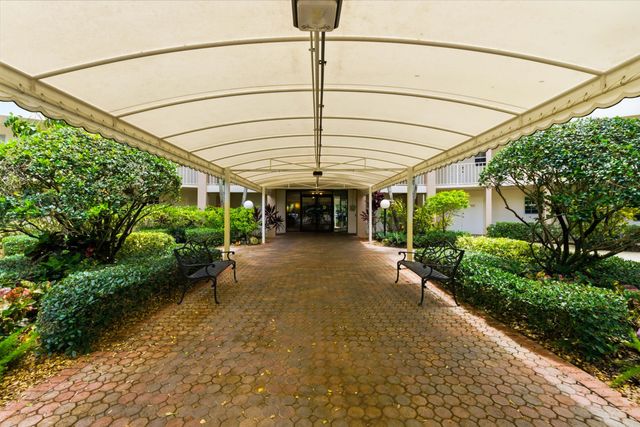 3800 Oaks Clubhouse Drive 106, Pompano Beach, FL 33069