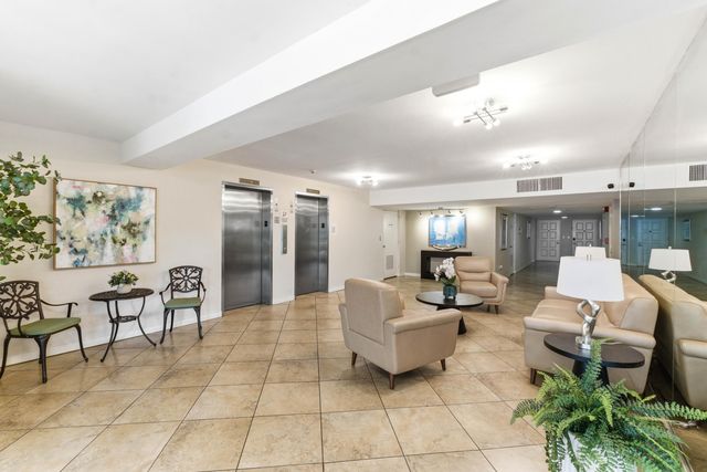 3800 Oaks Clubhouse Drive 106, Pompano Beach, FL 33069