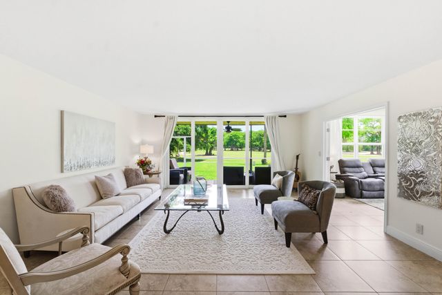 3800 Oaks Clubhouse Drive 106, Pompano Beach, FL 33069