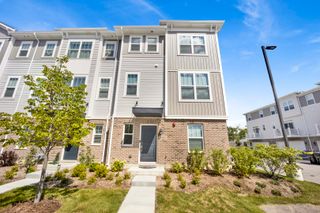 1037 Wren Road, Des Plaines, IL 60018