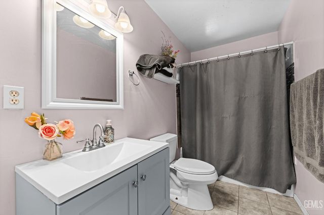 708 White Ln, Bakersfield, CA 93307