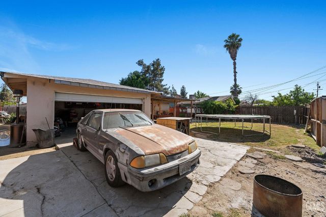 708 White Ln, Bakersfield, CA 93307