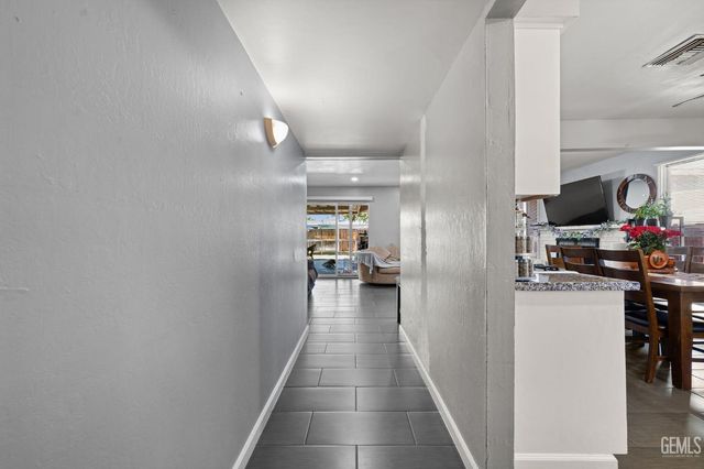 708 White Ln, Bakersfield, CA 93307