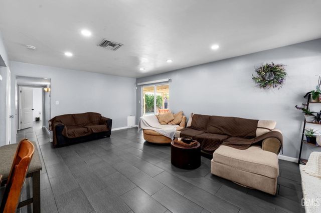 708 White Ln, Bakersfield, CA 93307