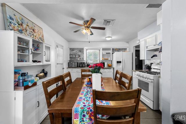 708 White Ln, Bakersfield, CA 93307