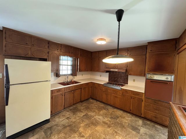 138 BAKER AVENUE, Hueytown, AL 35023