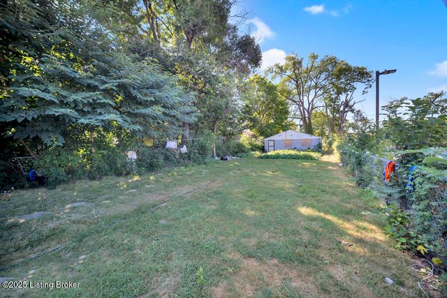 3016 River Park Dr, Louisville, KY 40211