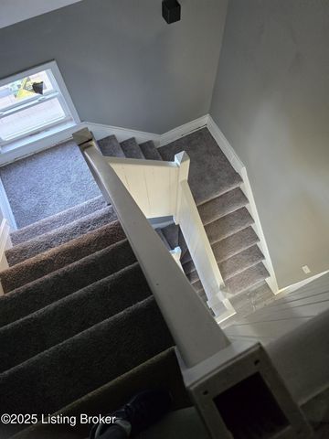3016 River Park Dr, Louisville, KY 40211