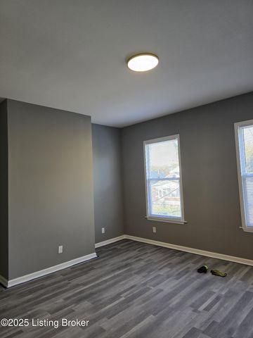 3016 River Park Dr, Louisville, KY 40211