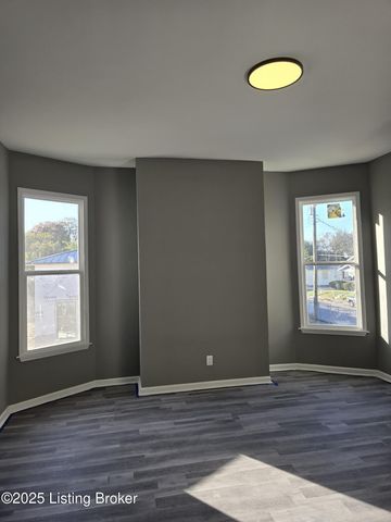 3016 River Park Dr, Louisville, KY 40211