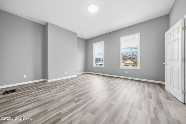 3016 River Park Dr, Louisville, KY 40211