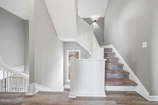 3016 River Park Dr, Louisville, KY 40211