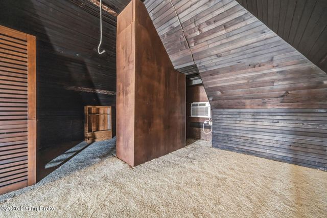 3016 River Park Dr, Louisville, KY 40211