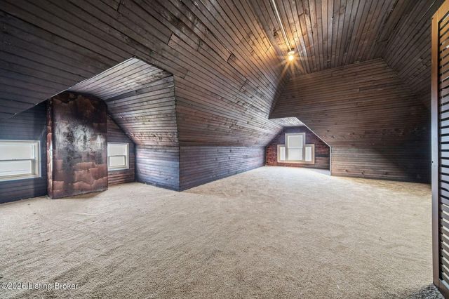 3016 River Park Dr, Louisville, KY 40211