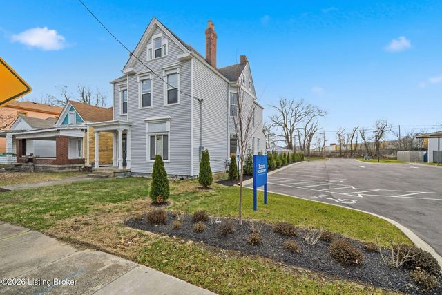 3016 River Park Dr, Louisville, KY 40211