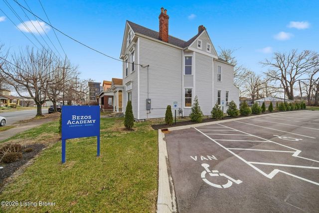 3016 River Park Dr, Louisville, KY 40211