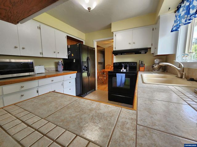 810 Ivy Wy NE, Keizer, OR 97303