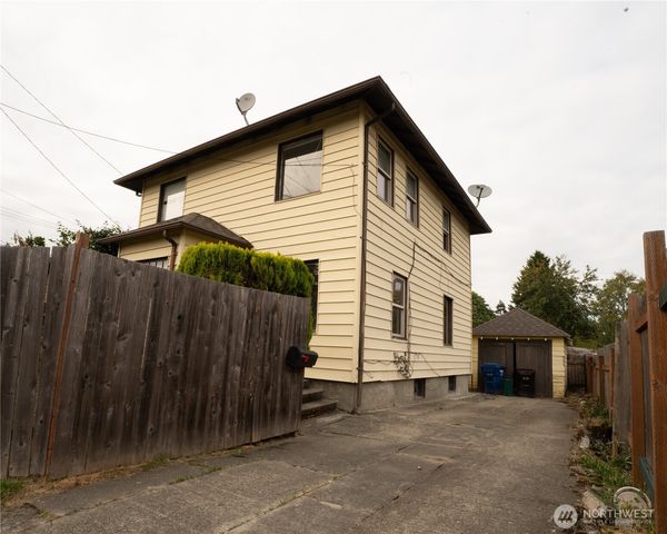 4210 S Holly Street, Seattle, WA 98118