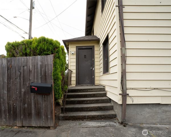 4210 S Holly Street, Seattle, WA 98118