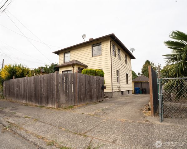 4210 S Holly Street, Seattle, WA 98118