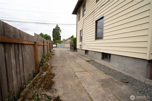 4210 S Holly Street, Seattle, WA 98118