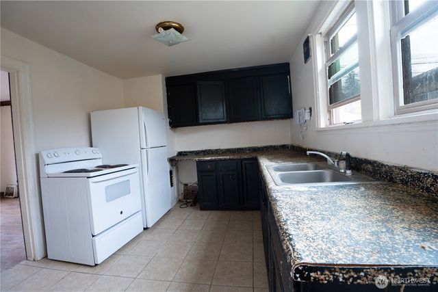 4210 S Holly Street, Seattle, WA 98118